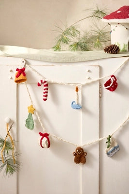 Holiday Icon Knit Garland